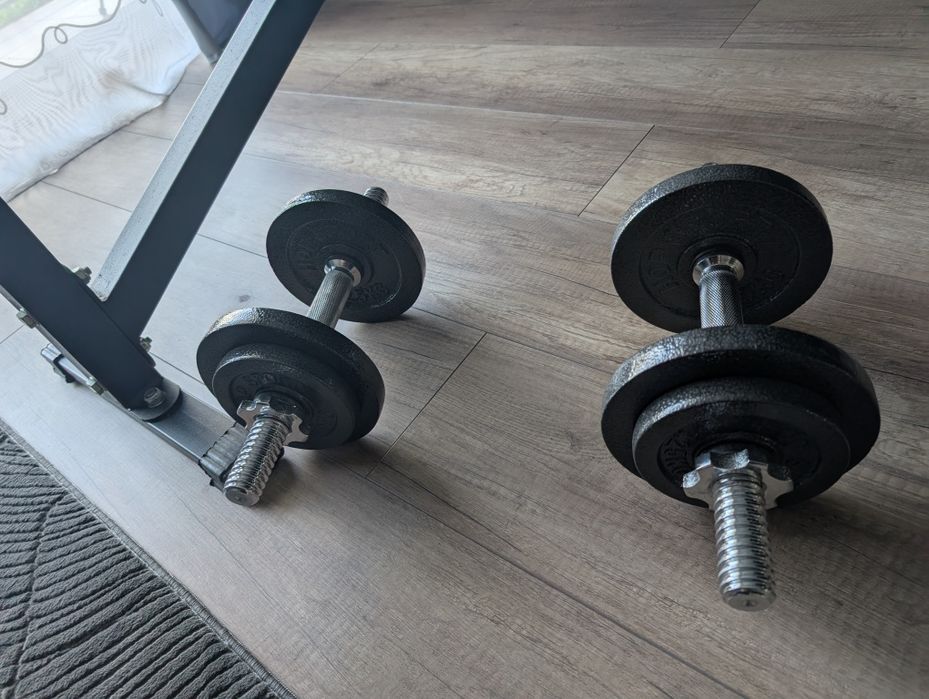 ławka, sztanga, hantle, obciążenie - domowa siłownia