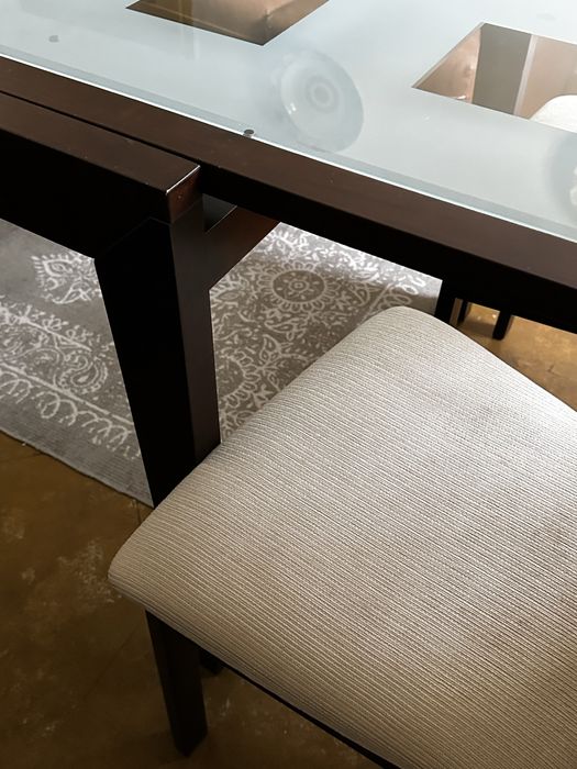 Conjunto mesa extensível + 4 cadeiras de madeira maciça