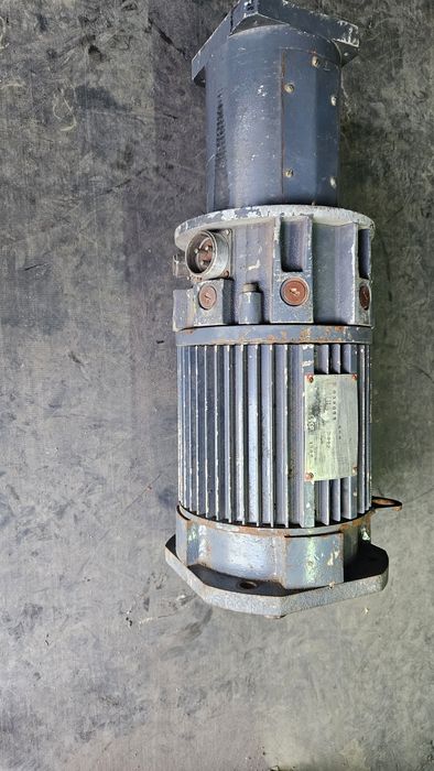 Продам  єлектродвігатель. ЩЕТОЧНИЙ.