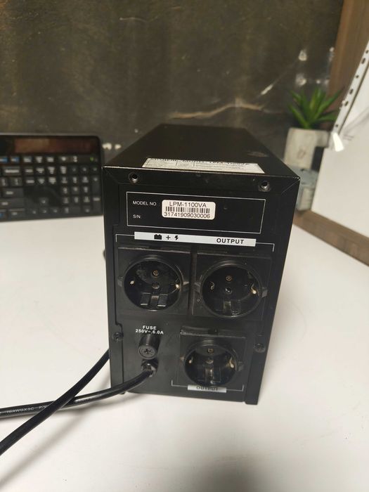 Блок безперебійного живлення Logic Power LPM-1100VA (770Вт), нові акум
