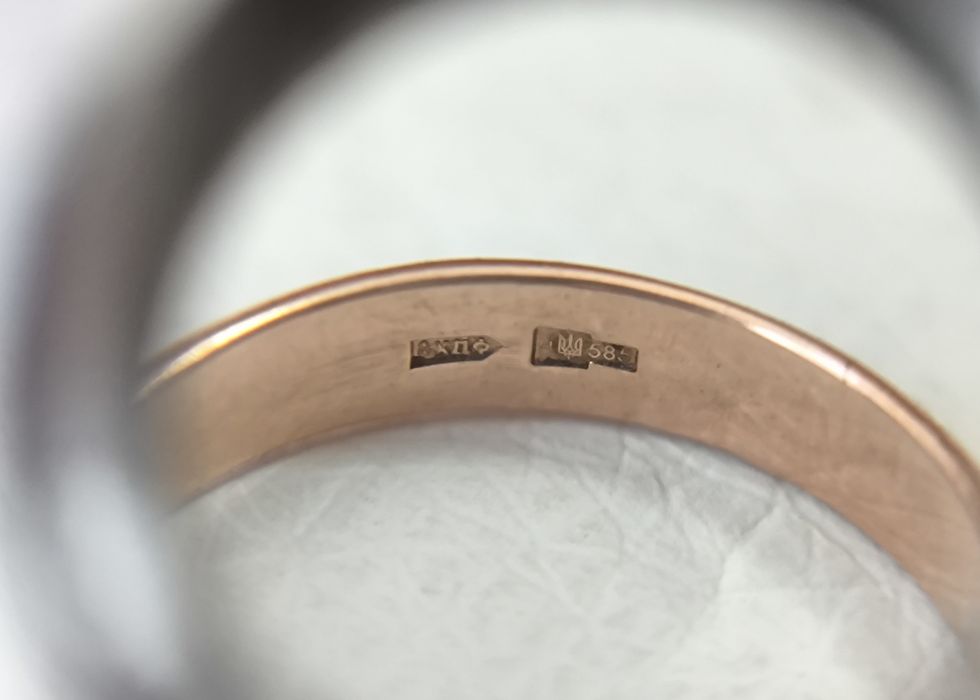 Кольцо золотое с бриллиантами р15.5 (2.03г)