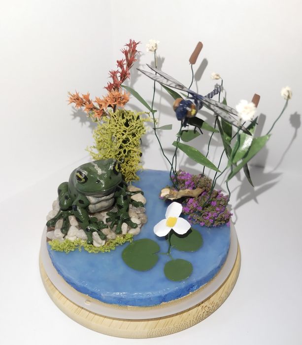Ozdobny słoik z żabą i ważką Diorama