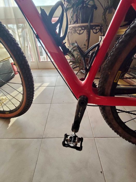 Bicicleta CUBE 29 CARBONO