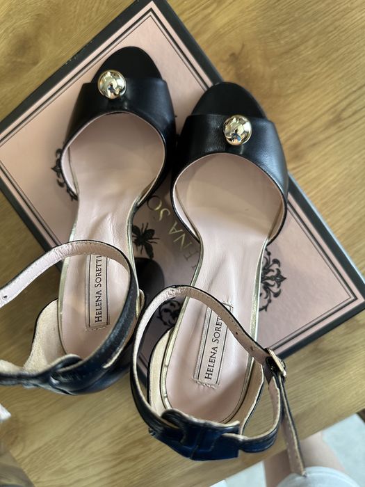 Продам нові шкіряні босоніжки 38 розмір