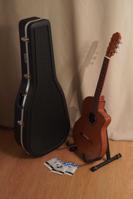 Guitarra clássica / Violão Thomann Classica Fusion 1C CW Slim + case + suporte + cordas