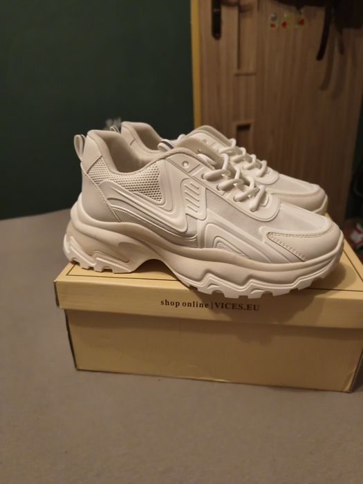 Białe sneakersy rozm 38
