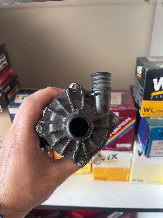 Дополнительный водяной насос PIERBURG 7.06033.44.0 BMW