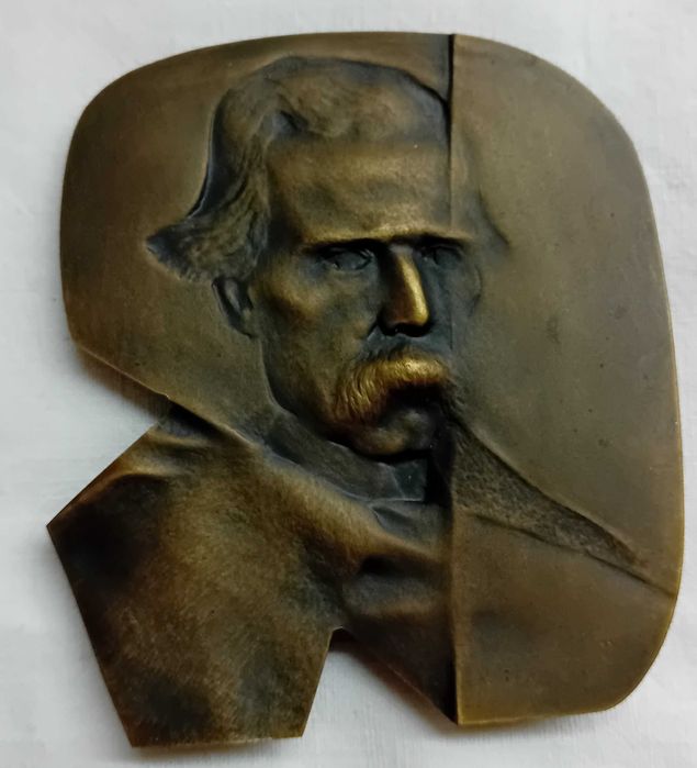 Medalhas Bronze: Aquilino Ribeiro; Camilo C. Branco, Florbela Espanca