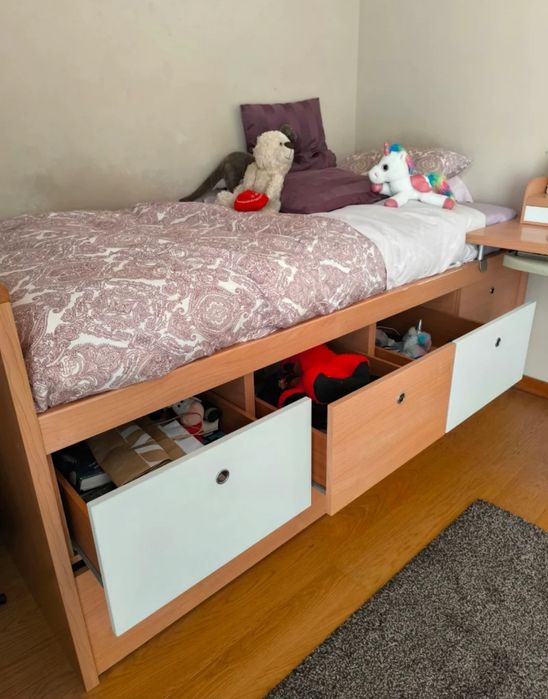 Cama dupla com secretária