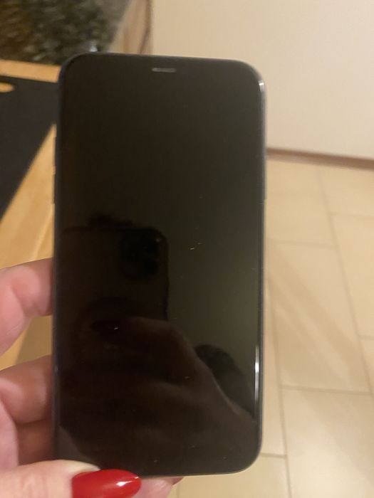 IPhone  11 256 gb  problem z włączeniem.