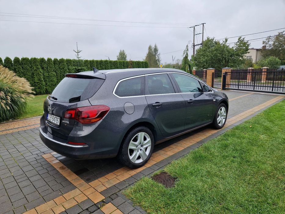 Opel Astra Opel Astra Kombi Sport Tourer 1,6 136KM skóry xenon
