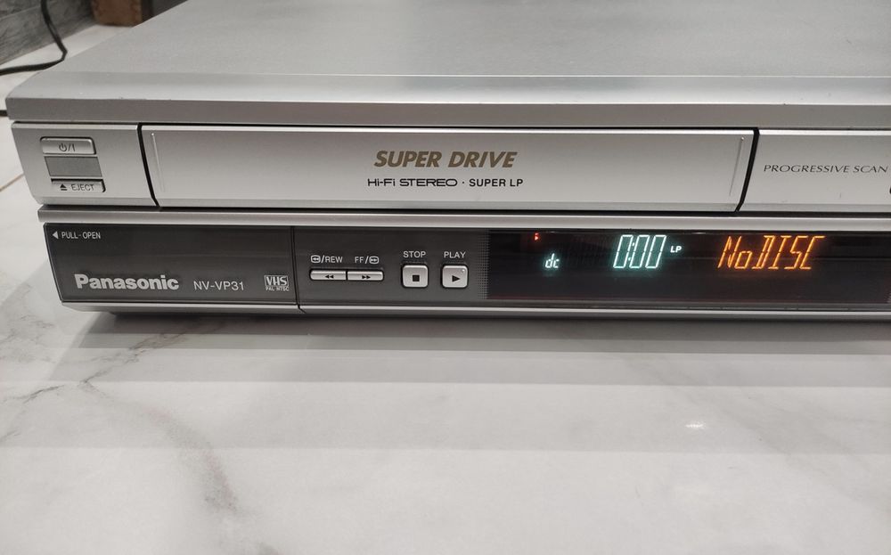 Продам Panasonic NV-VP31GC - DVD/VHS 6 Head Hi-Fi Stereo
