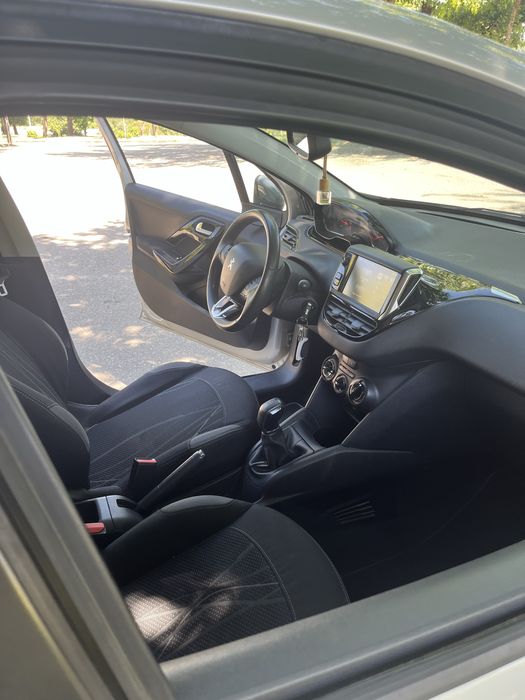 Peugeot 208 2015