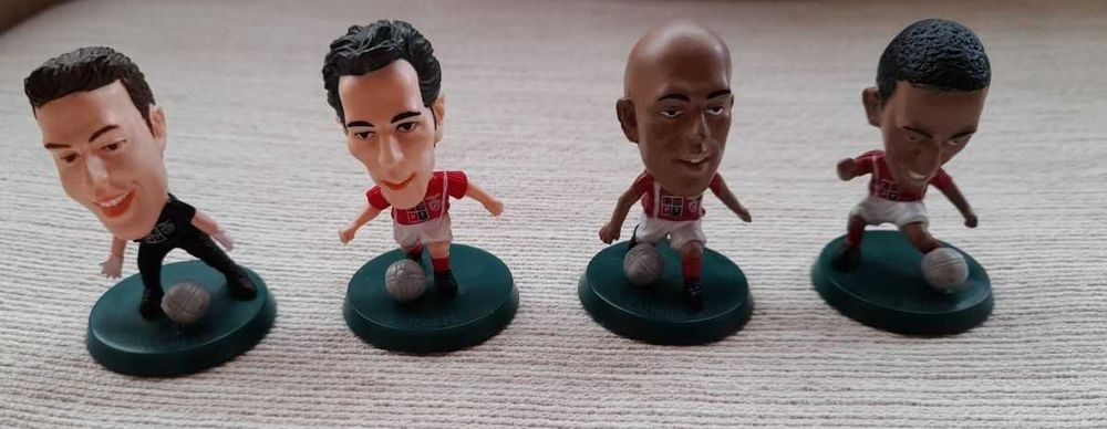 Coleção de bonecos miniatura de jogadores de futebol