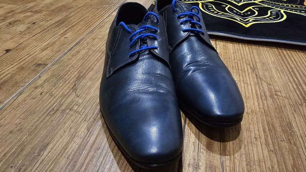 Granatowe buty wizytowe