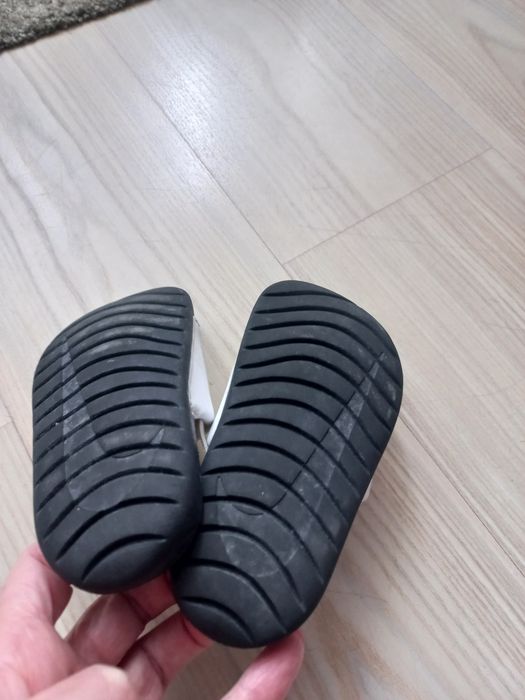 Chinelos Nike tamanho 25