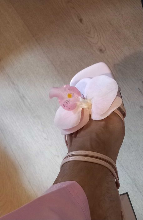 Vestidos de cerimónia e sandália