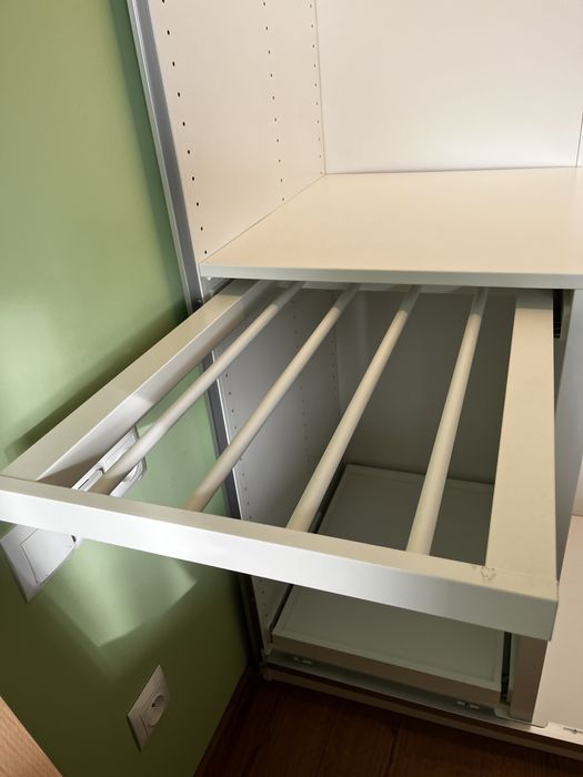 Wieszak na spodnie i wysuwana taca na buty Ikea