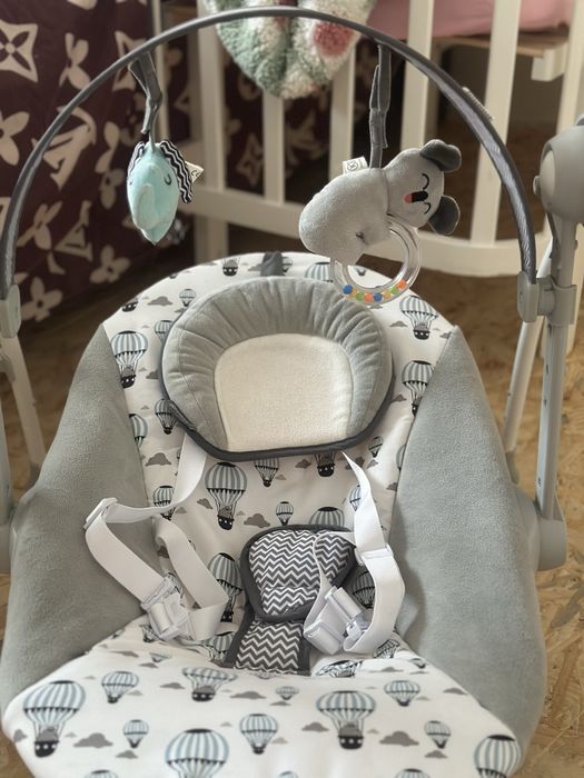 Дитяче Качеля на батарейках, дитячий  шезлонг з музикою і качаням