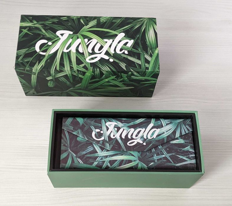 Продам раскладной футляр для очков. Цена 300 грн.