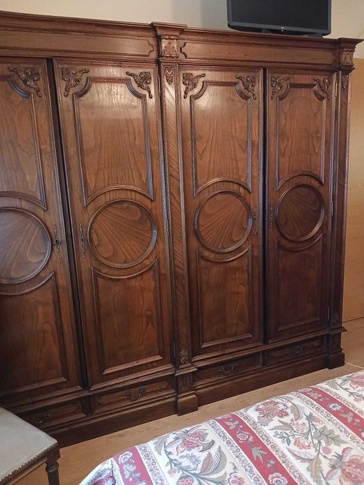 Mobilia de quarto em madeira mogno