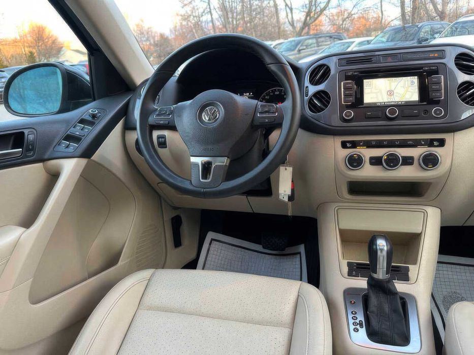 Volkswagen Tiguan SE 4Motion      2013