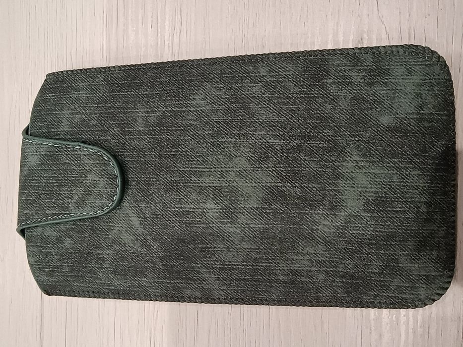 Etui uniwersalne na telefon