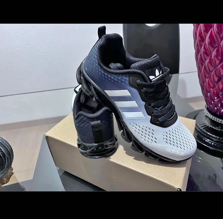 Various models, from size 39 to 45.64553059480066123