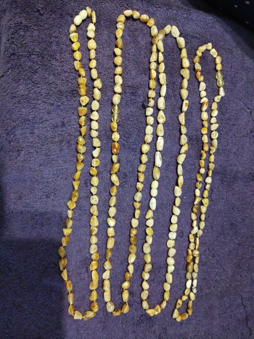 Буси з бурштину ,темні ,світлі