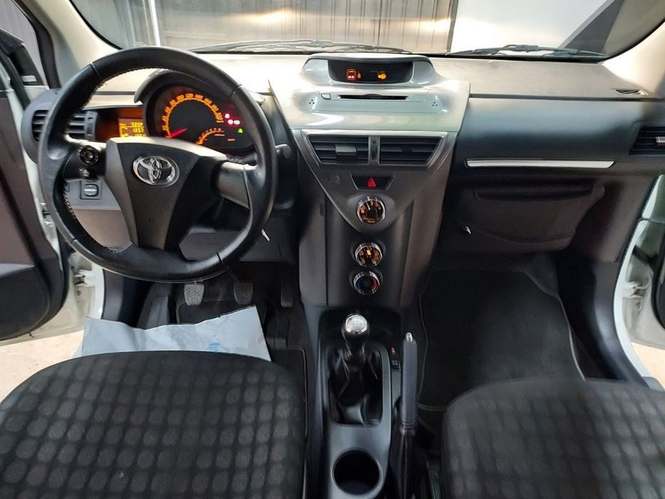 Toyota iQ 1.0 VVT-i Essential+AC