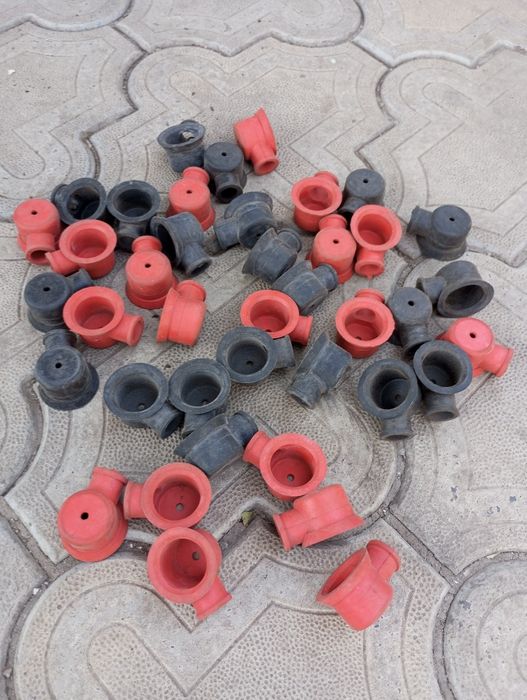 Крышки,колпаки клем аккумулятора,клемы.