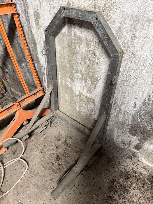 Suporte metalico para conduta de entulho Fort