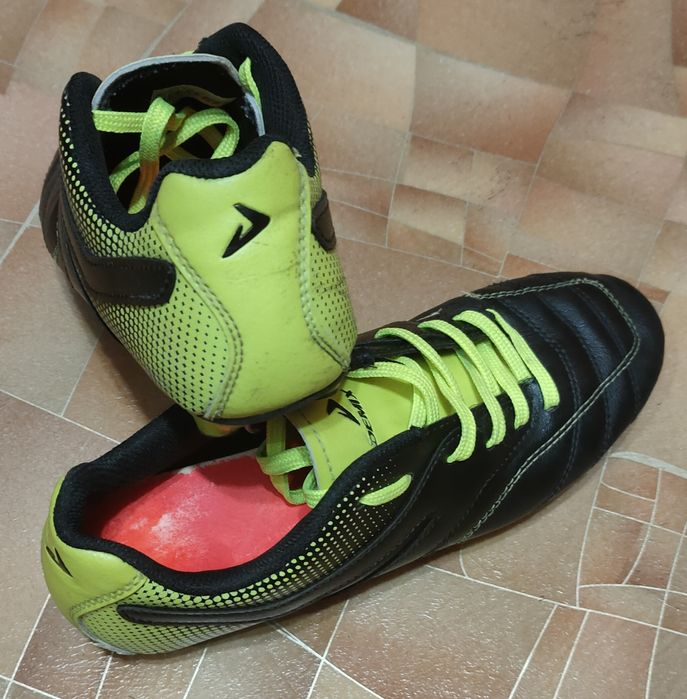 Футбольные бутсы 38р