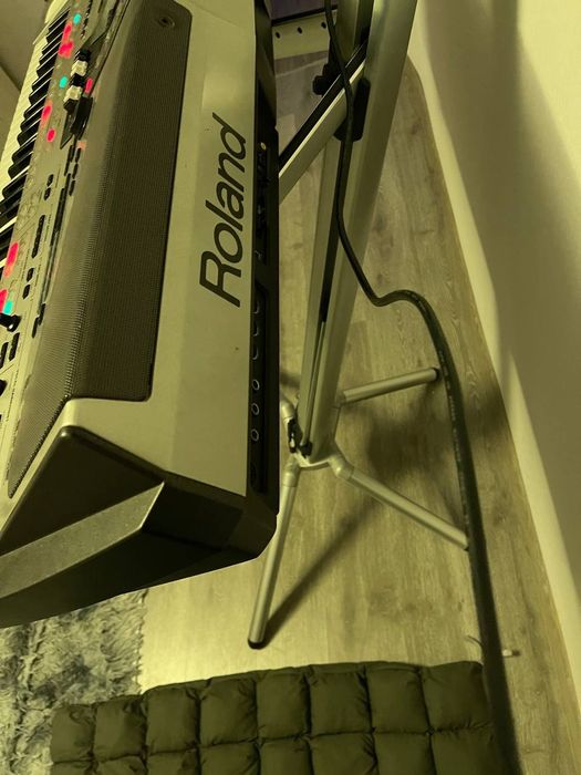 Продам Roland E80