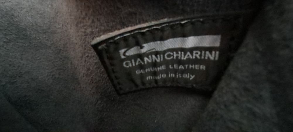 Carteira preta em pele Gianni Chiarini