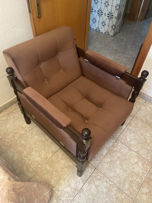 Poltrona Antiga Vintage – Como Nova (Madeira Maciça, Sem Defeitos)