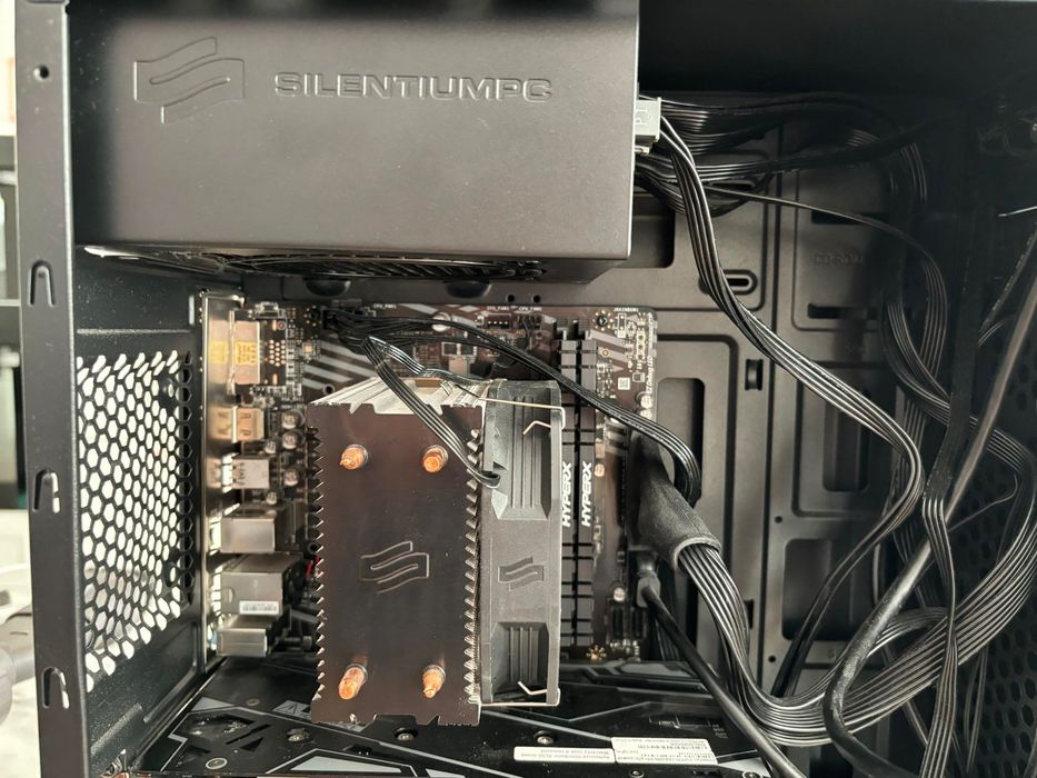 PC stacjonarny z 2021/i5/RGB2x8GB/GTX1660