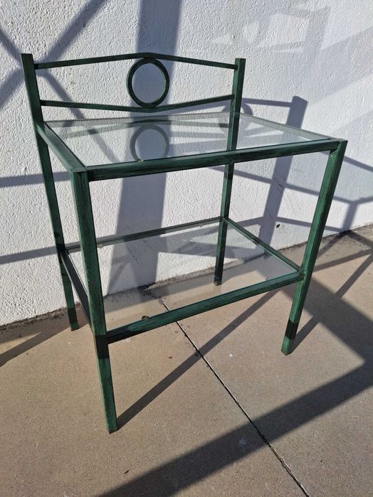 Cama e mesinha cabeceira ferro