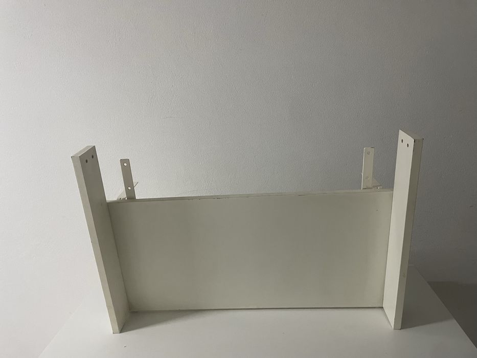 Estante HENSVIK IKEA com fráldario