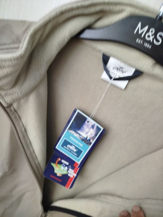 Жилетка нова.Бежевого кольору.