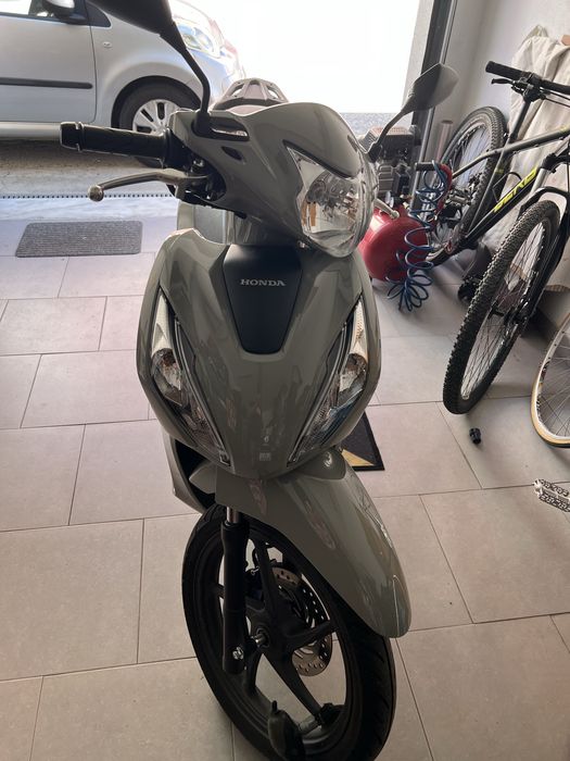 Honda vision 110 scooter