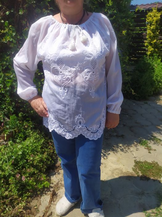 Біла літня вишиванка з китичками L-2XL (48-58 розмір)