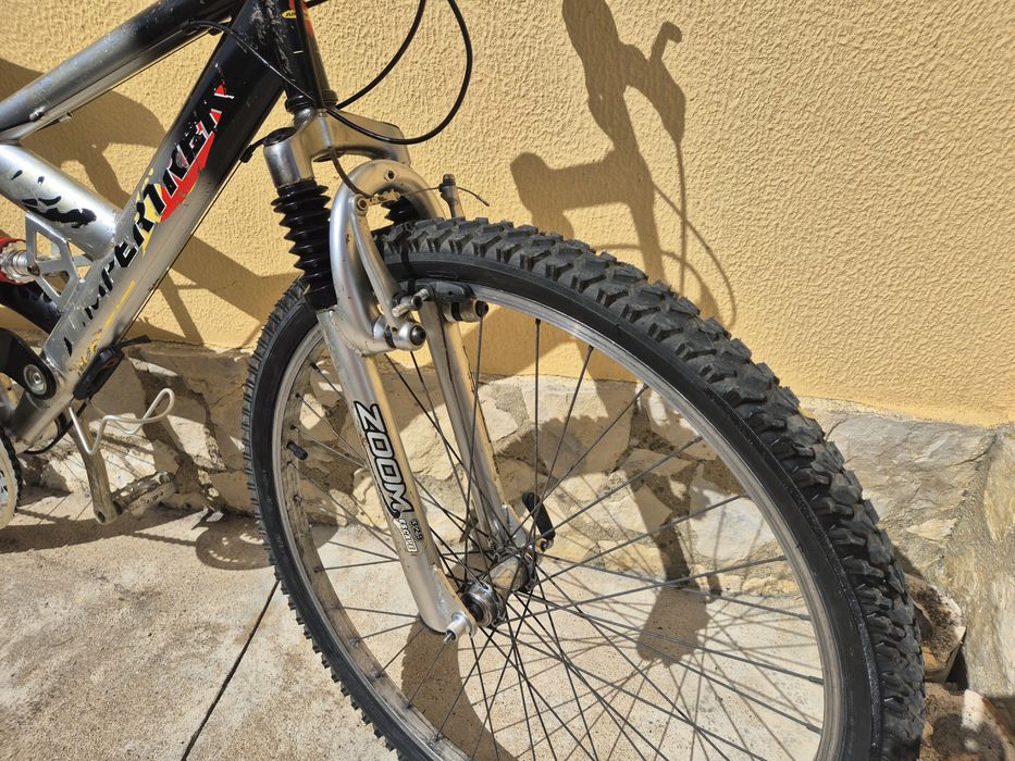 Bicicleta de montanha com suspensao total