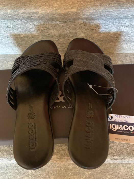 Skórzane, błyszczace klapki IGI&CO rozmiar 37