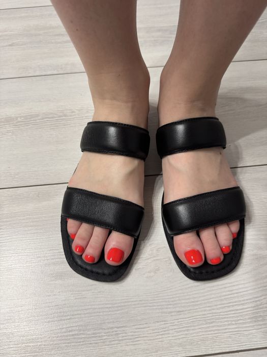 Шльопанці з натуральної шкіри