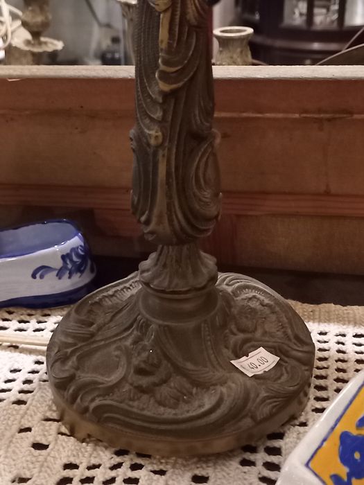 Candeeiro de mesa antigo em bronze