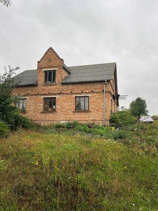 Продаж будинку біля Млинова