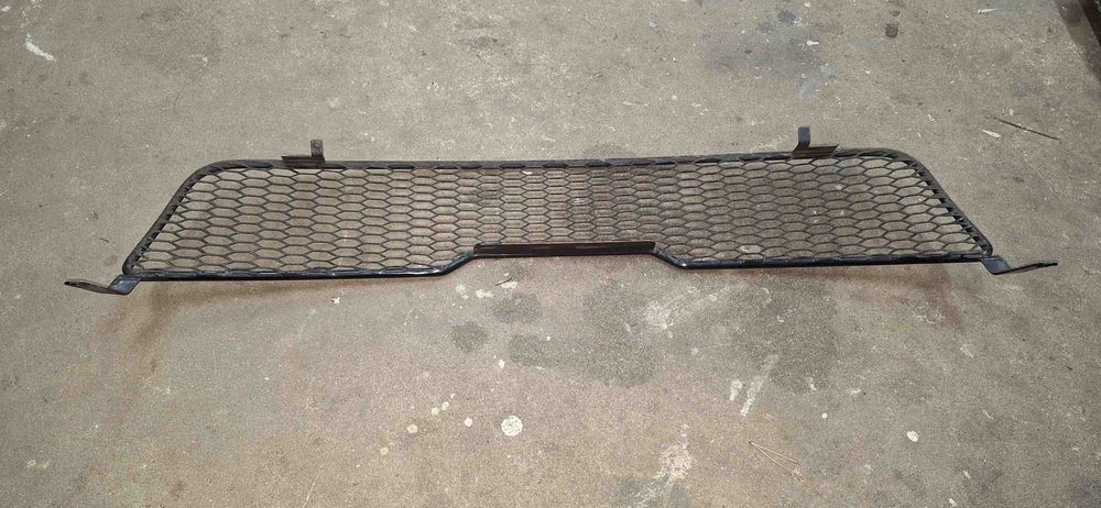 VW Passat B5 grill KAMEI ładny stan ORYGINAŁ