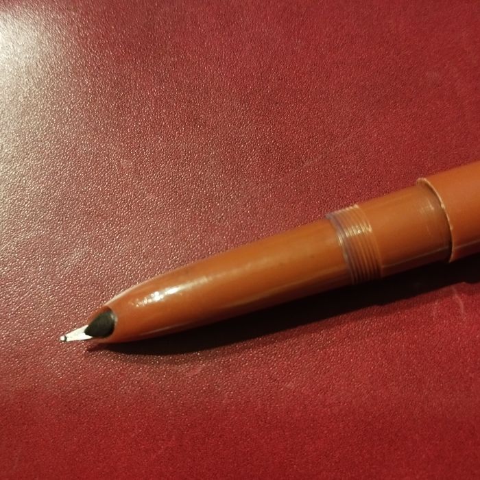 Чернильная ручка в отличном состоянии