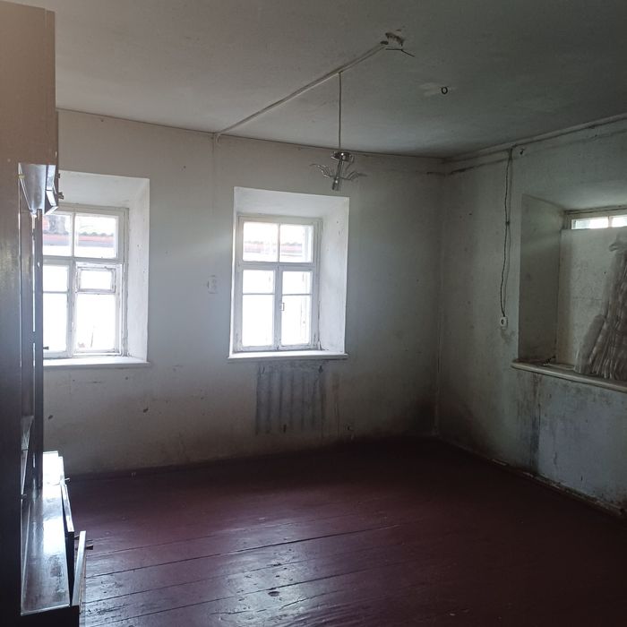 Продам будинок на великій ділянці 10 соток,район колледжу